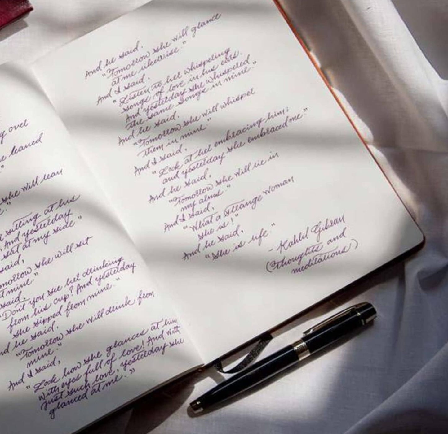 Sheaffer 300 Glossy Black with Gold Tone Trim Rollerball Pen E1932551