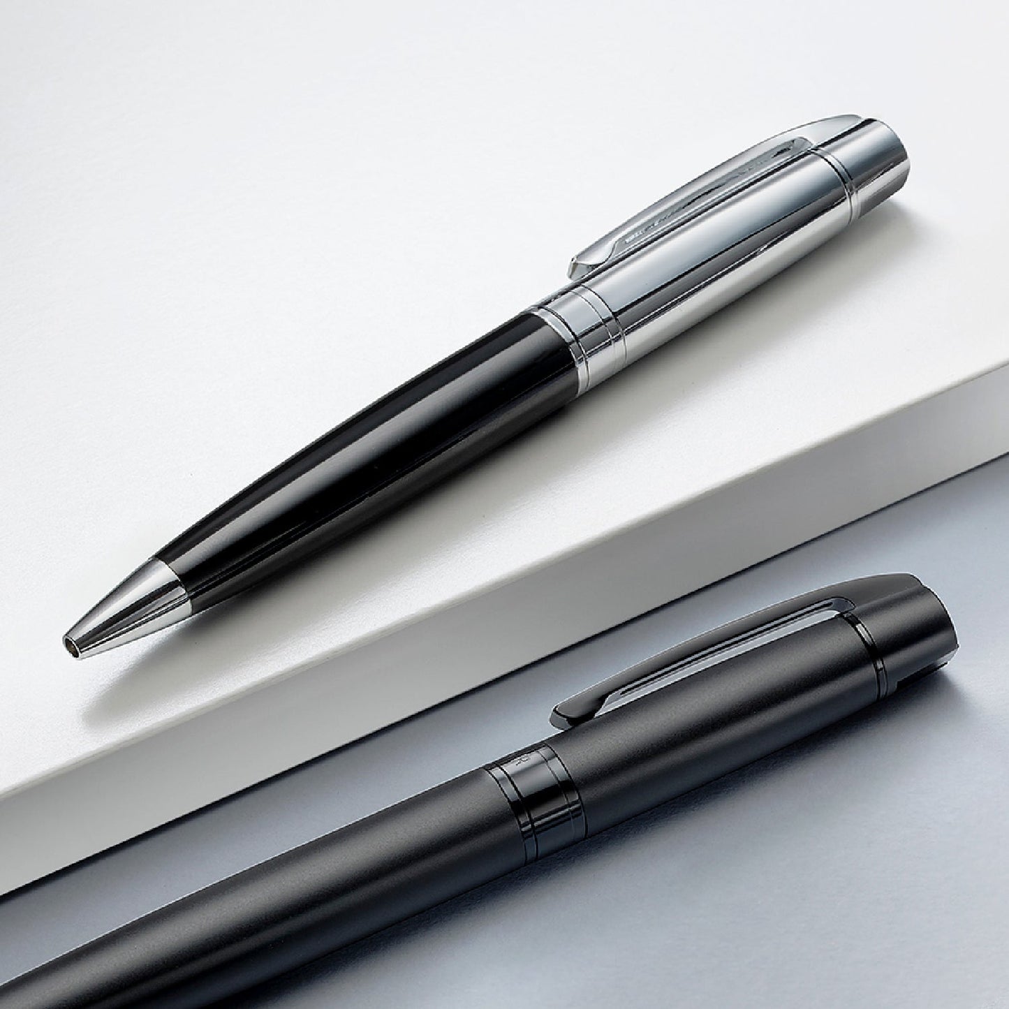 Sheaffer 300 E9314 Glossy Black Chrome Cap with Chrome- Trims Rollerbal E1931451