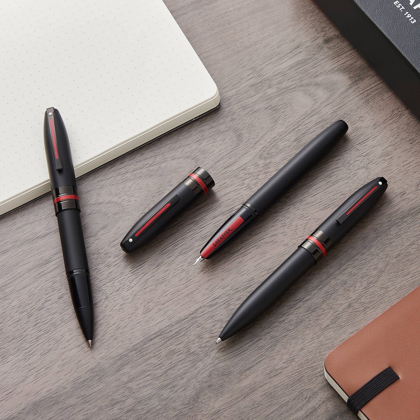 Sheaffer Icon E9108 Matte Black Lacquer with Red PVD Trims Medium Fount E0910853