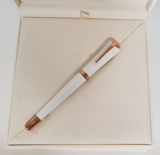Montblanc Special Edition Pearl Muses Marilyn Monroe Fountain Pen M 117884 LIKE NEW